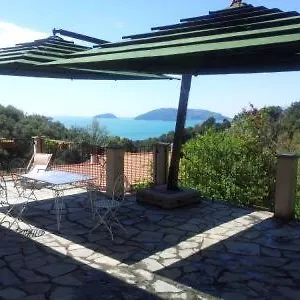 villa-terrazza-baia-blu.hotelitalianriviera.com/